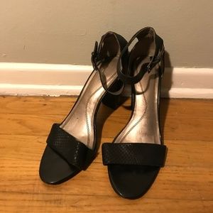 Tahari Ankle Strap Black Heels open toe size 8.5